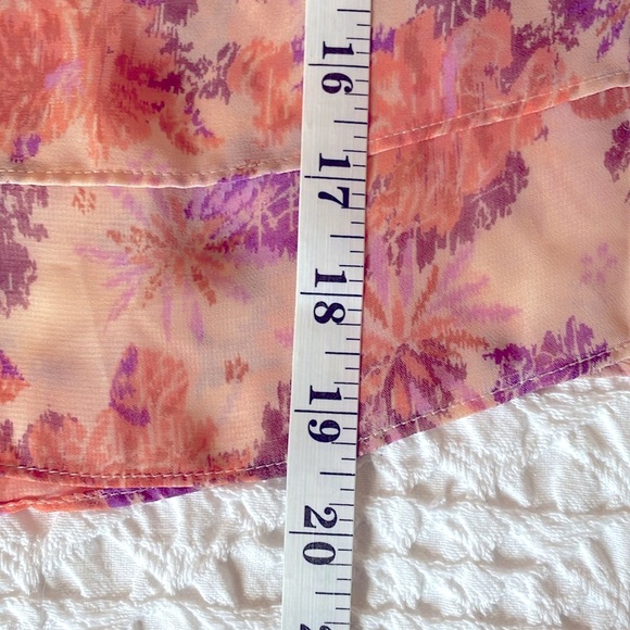 DECREE Ruffle Layered Floral Blouse. Sz: L - Picture 8 of 9